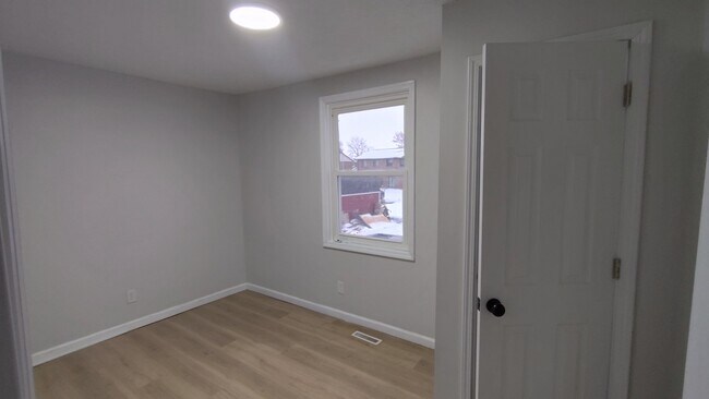 Building Photo - 223 Ash St