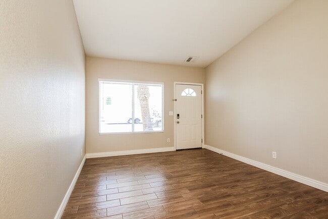 Building Photo - 7014 W Canterbury Dr