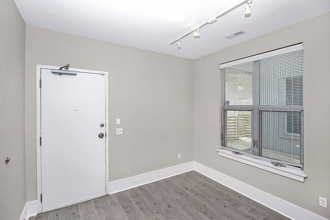 Building Photo - Industrial Corner 2BD/2BA Condo at Steelhaus in Plaza Midwood!