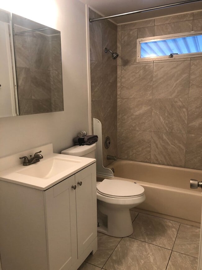 Foto del edificio - 2 Bedroom home with detached Office/Room.