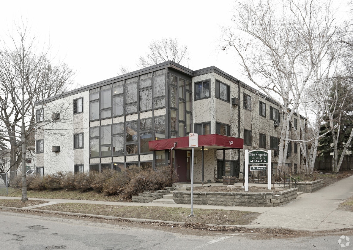 Primary Photo - 2401 Clinton Av