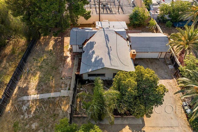 Building Photo - Charming 4 Bed/ 1.5 Bath Home In The Heart...