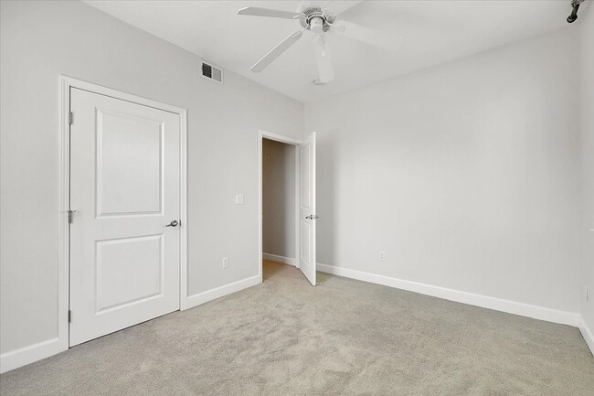 Foto del edificio - 1501 Secret Ravine Pkwy