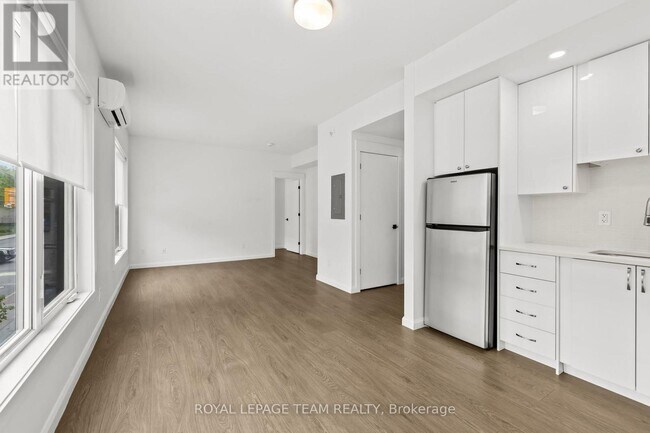 Photo du bâtiment - 506-506 Gladstone Ave