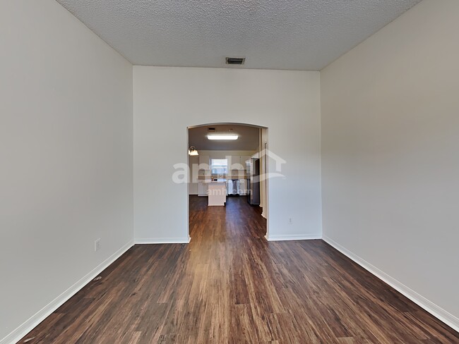 Foto del edificio - 581 NW Goldcoast Ave