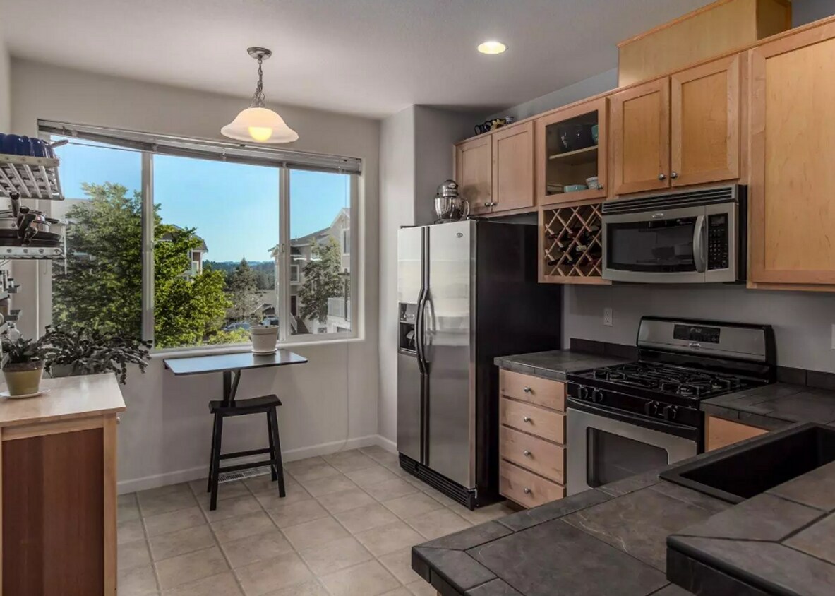 Primary Photo - *$500 off first full month of rent!* Gorge...