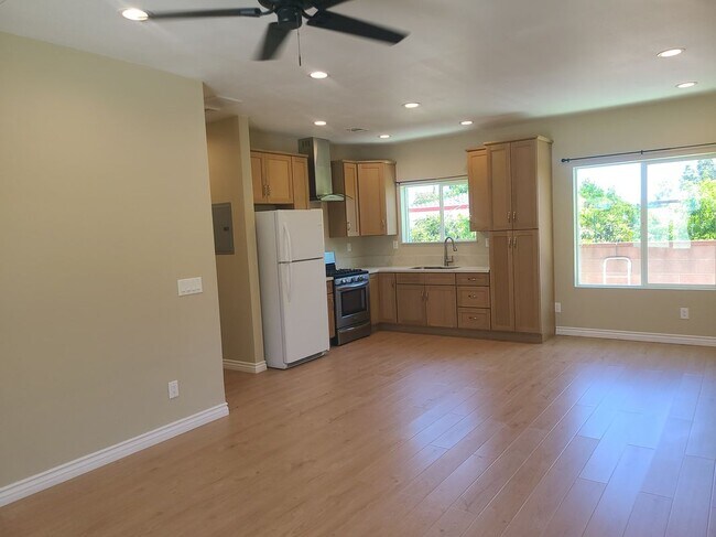 Building Photo - 972 Karesh Ave
