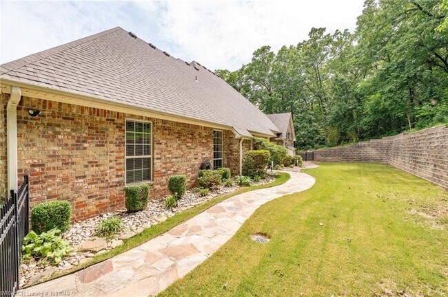 Building Photo - 2912 Cliff Dr