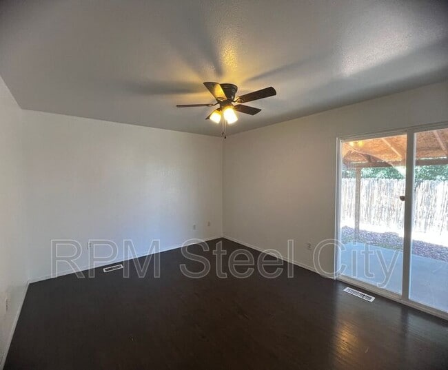 Foto del edificio - 4908 Prospect Dr