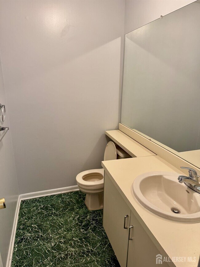 Foto del edificio - 36 Upperbrook Ct