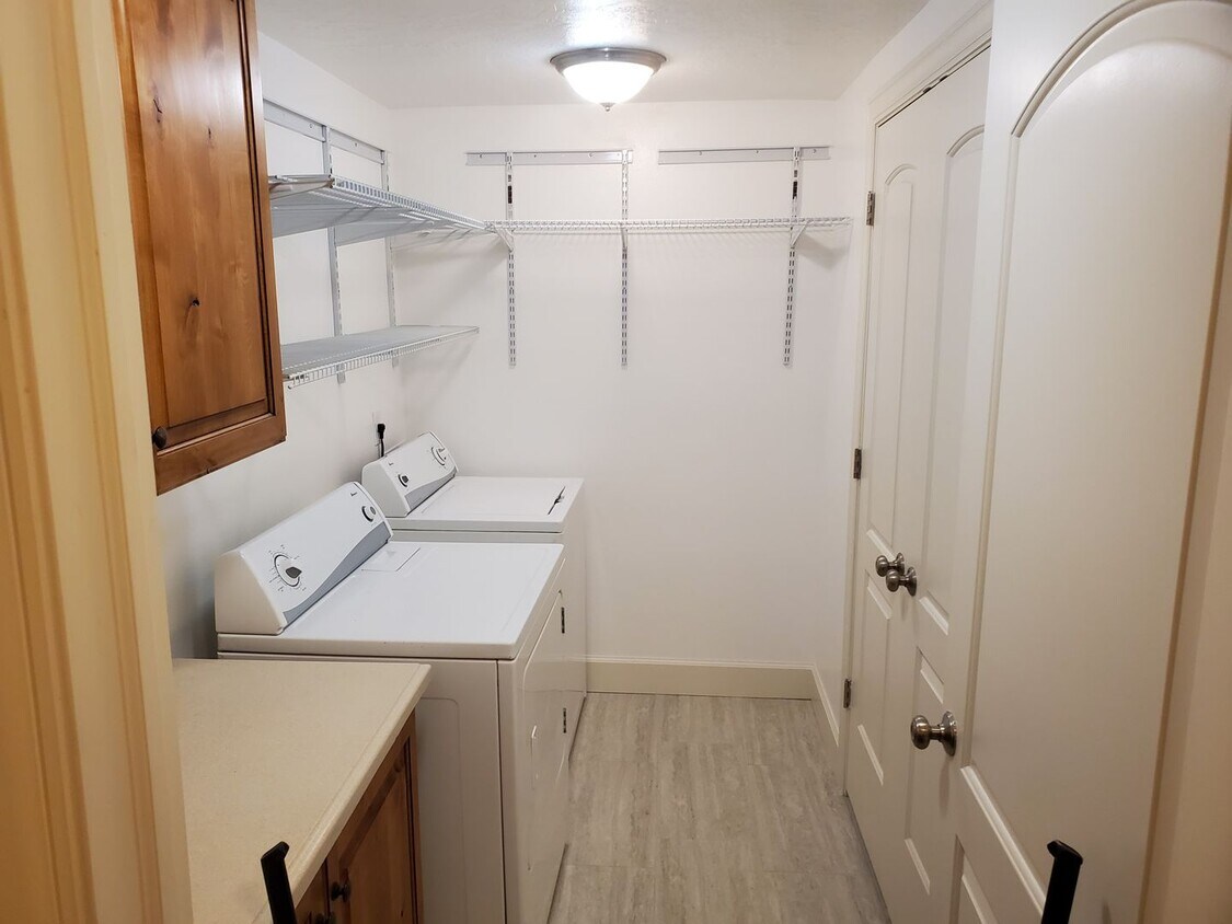 Building Photo - Italian Villages | 3-Bedroom Naples