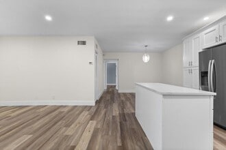 Building Photo - 8406 W Sample Rd