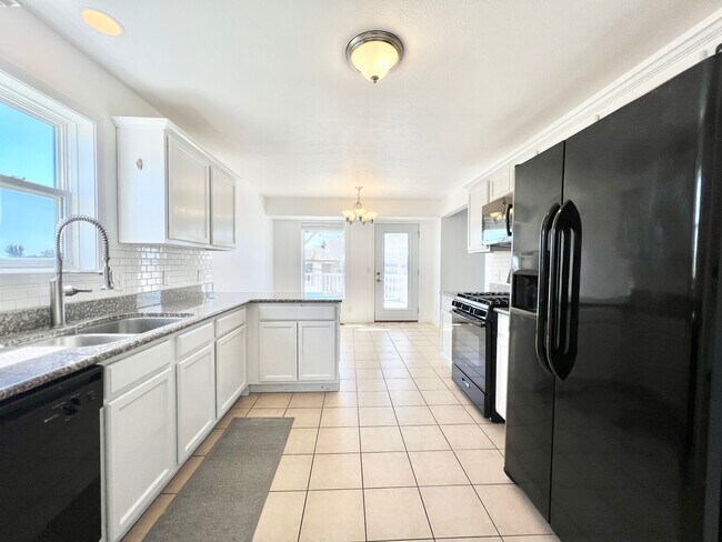 Building Photo - 4316 Sandhill Dr