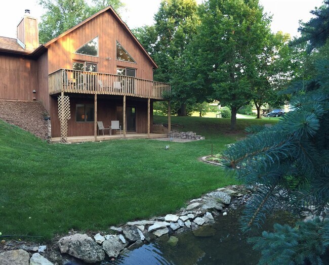 Foto del edificio - Beautiful Golf Course Home in Peaceful Loc...