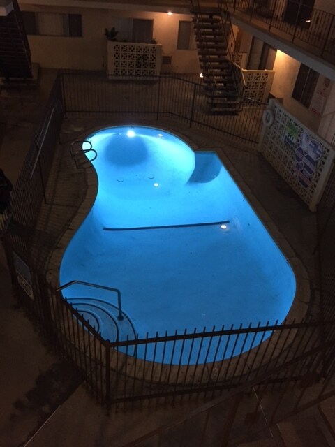 Foto del edificio - 4475 Rosewood Ave