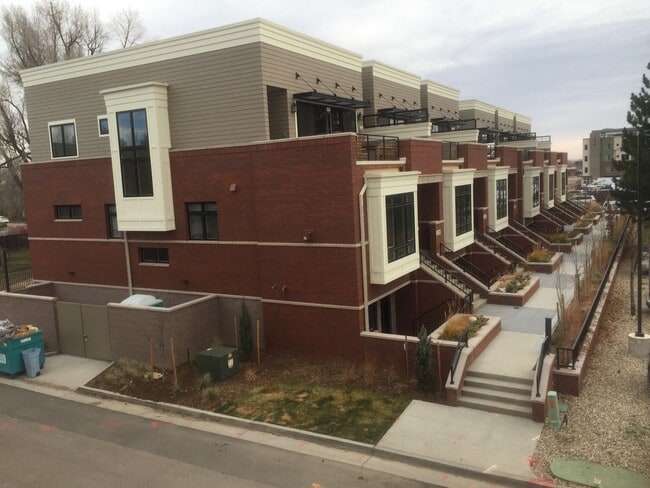 Building Photo - Fully Furnished Executive Rental