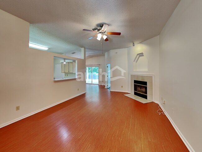 Foto del edificio - 7804 Spring Branch Dr S