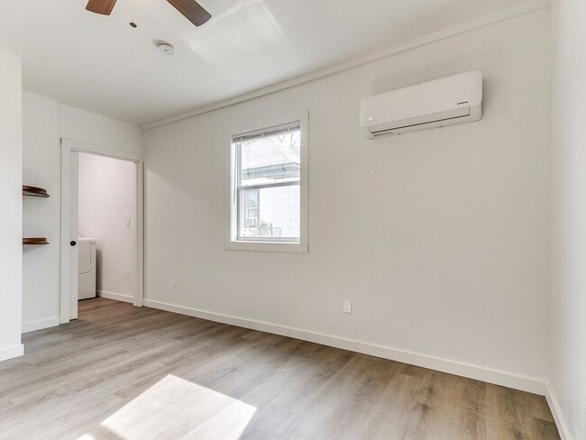 Building Photo - 4 Bed Cozy Home