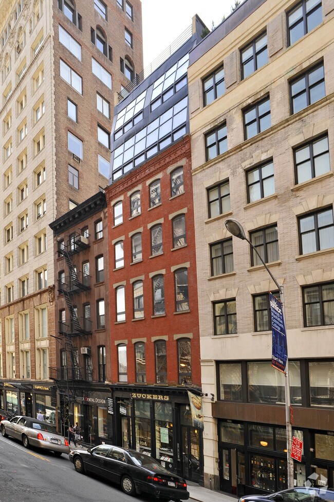 Building Photo - 146 Chambers St