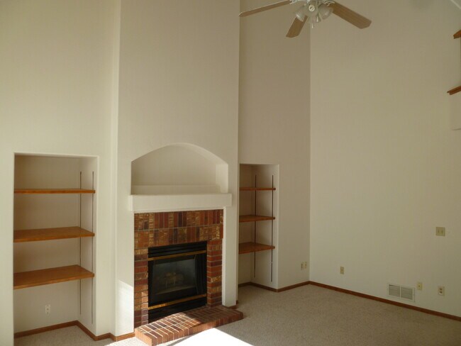 Building Photo - Four Bedroom Home Ready First of June!