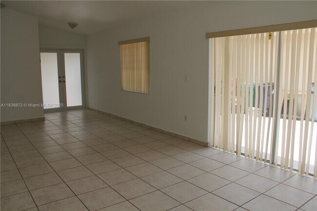 Foto del edificio - 5402 SW 144th Ct