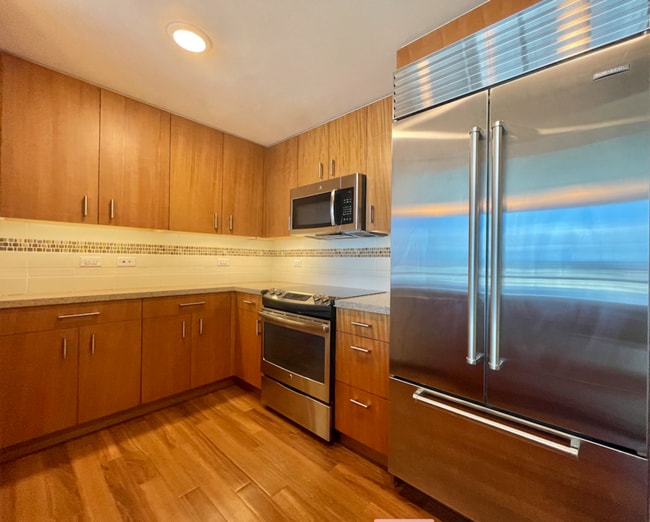 Building Photo - 555 South St