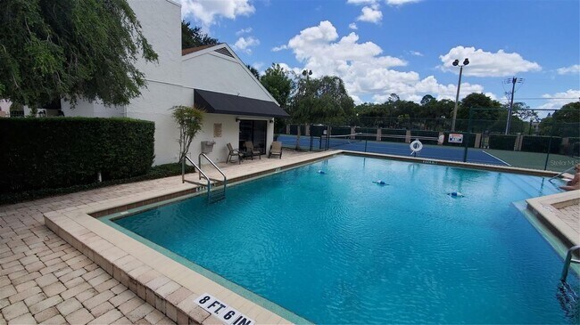 Foto del edificio - Desirable 2 Bedroom 2 Bath Condo Located i...