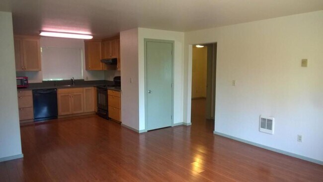 Building Photo - West Seattle Junction 4-plex - 2 bedrooms