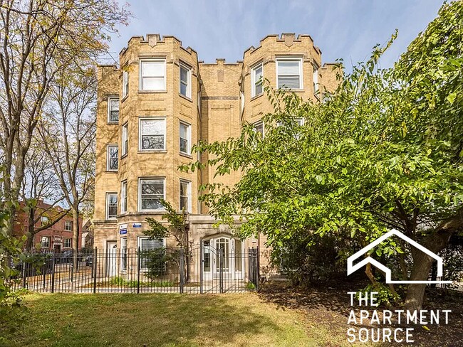 Foto del edificio - 2704 W Logan Blvd