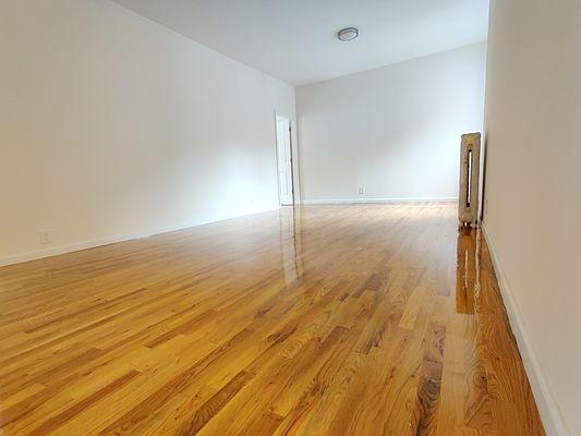 Foto del edificio - 3 bedroom in BRONX NY 10454