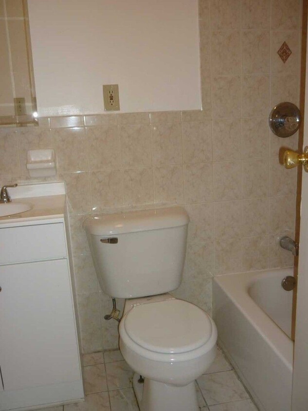 Building Photo - 26 Kossuth Place