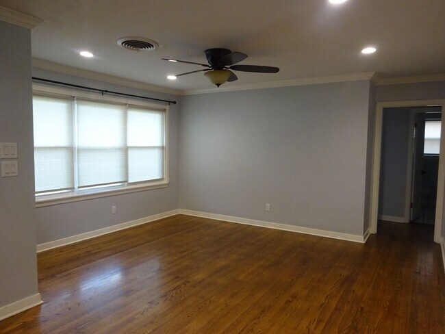 Foto del edificio - For Lease | 3 Bed, 1 Bath | 1,074 Sq Ft |O...