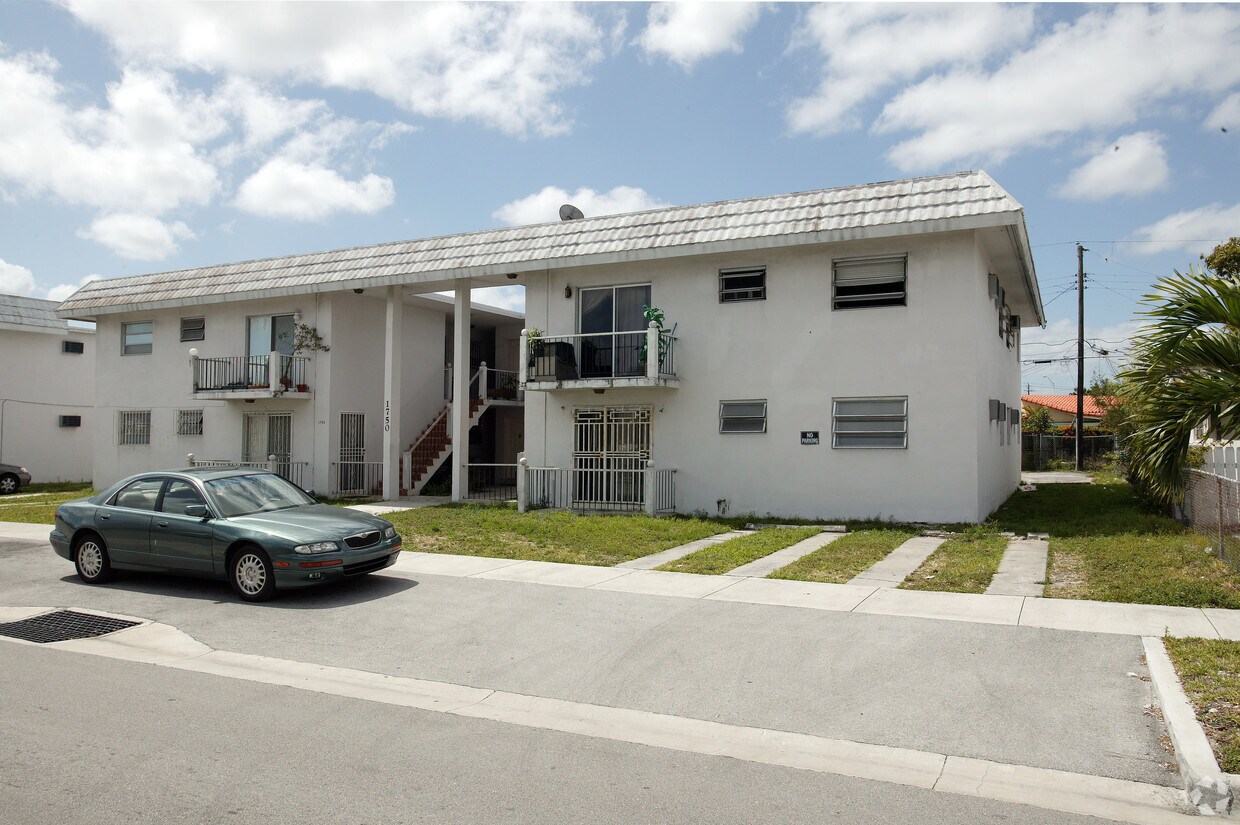 Building Photo - 1750 Bright Dr