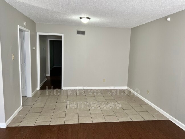 Building Photo - 3395 Barbwood Dr