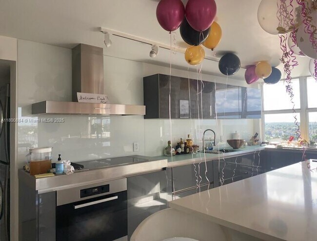 Building Photo - 1401 S Ocean Dr