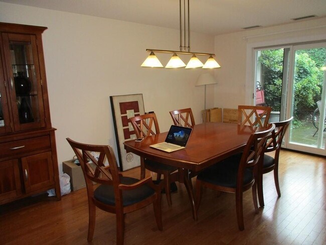 Foto del edificio - 697 Hammond St