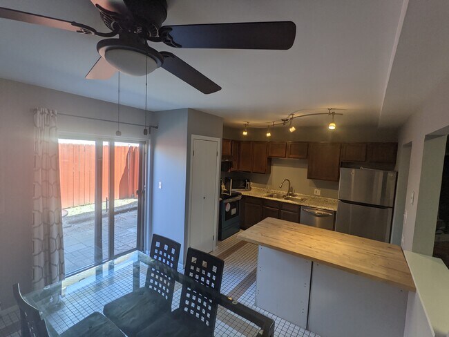 Cocina 1 - 7525 Adams St