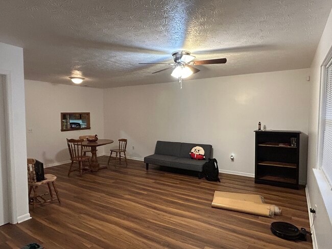 Building Photo - 226 Highland Park Dr