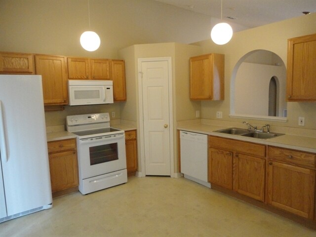 Building Photo - 30541 Double Dr