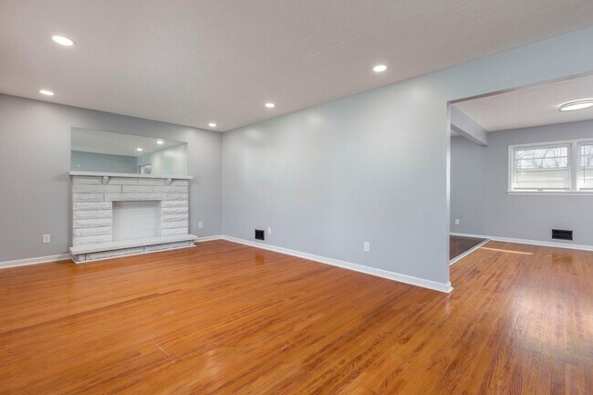 Foto del edificio - 1702 Bonnyville Blvd