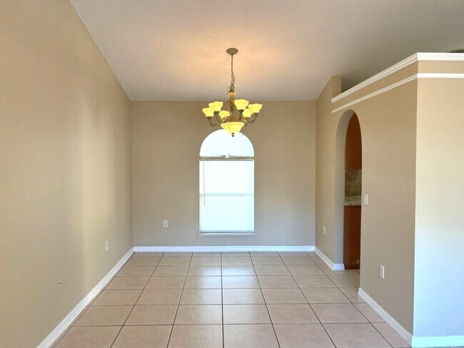 Building Photo - Beautiful 4 Bedroom, 2 Bath Split-Floor-Plan Home in Lakeside — Kissimmee, FL