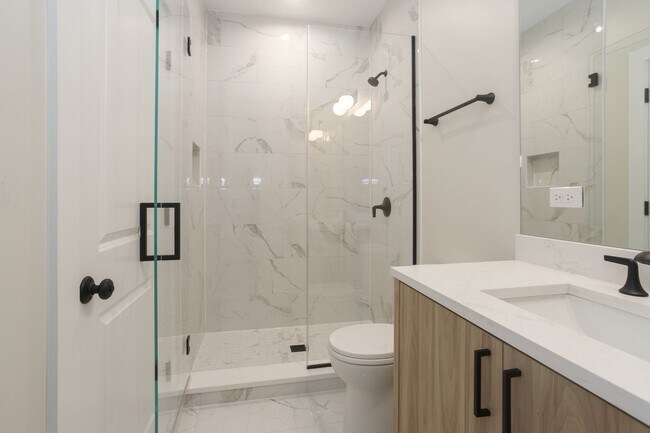 Foto del edificio - 1405 W Belden Ave