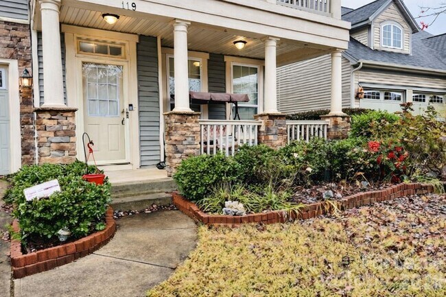 Foto del edificio - 119 Sand Spur Dr