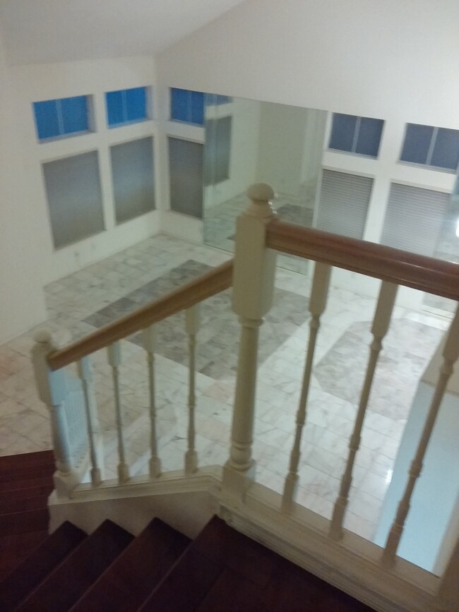 Foto del edificio - BEAUTIFUL 4 BEDROOM 3 BATHROOM 3 CAR GARAG...