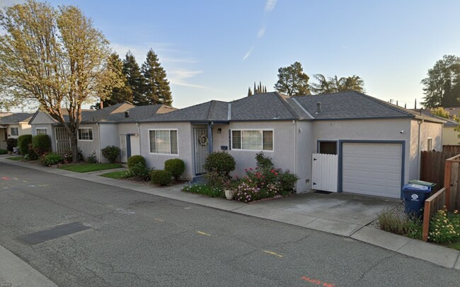 Foto del edificio - Charming & Updated 2BD Home in Castro Valley