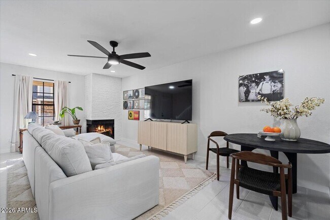 Foto del edificio - 4835 E McNeil St