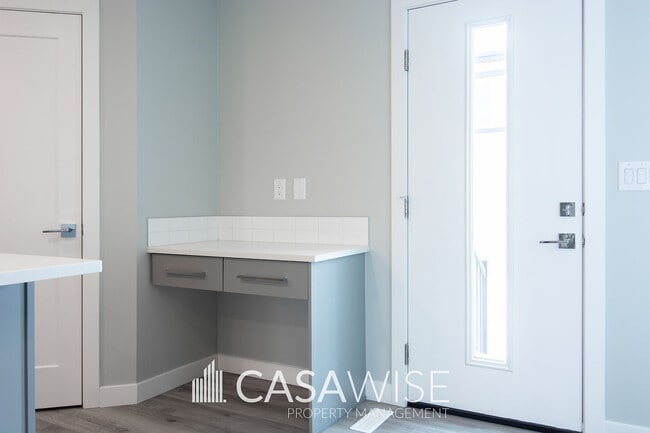 Building Photo - 6469-177A 177A Ave