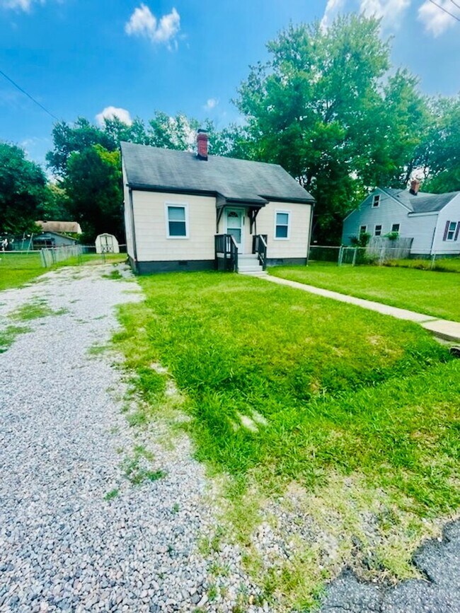 Building Photo - Adorable 2 bdrm/1 bath Bungalo w/Loft Loca...