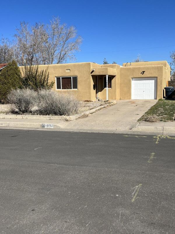 1052 Quincy St SE, Albuquerque, NM 87108 House for Rent in