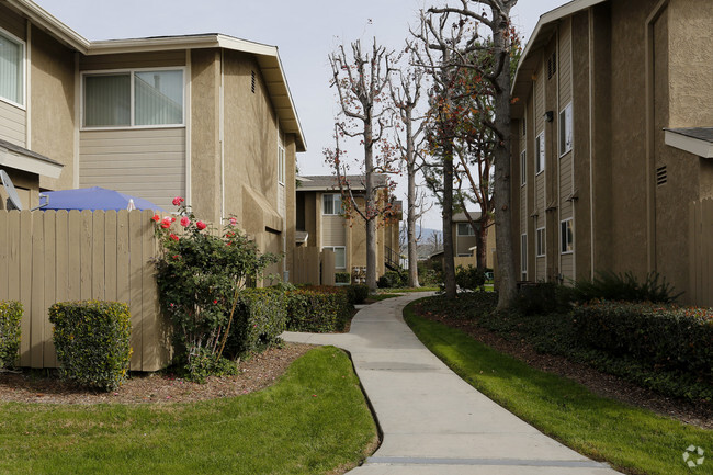 Foto del edificio - Hemet Estates